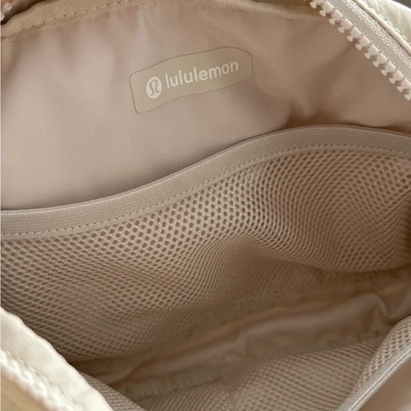 lululemon Cream Belt Bag - Picture 4 of 4
